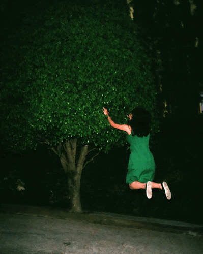 green dress gif Here's a GIF of Lupita Nyong'o Twirling in Her Green Gucci Gown