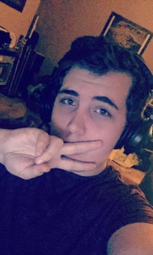 Giphy profile picture for @HarryW