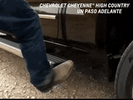 cheyenne bota GIF by Chevrolet Mexico