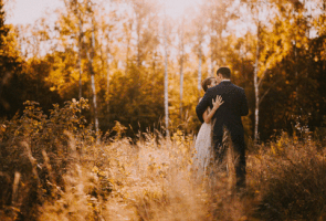 karolinamiadowicz couple autumn wind GIF