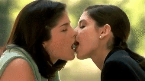 Sarah Michelle Gellar Kiss GIF - Find & Share on GIPHY