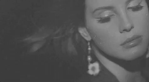 Lana-del-rey-in-black-and-white GIFs - Get the best GIF on GIPHY