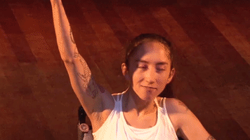 concuerpos oye tu GIF