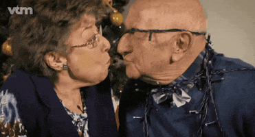 Couple Kiss GIF by VTM.be