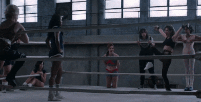 wrestlinggiphy netflix glow alisonbrie bettygilpin GIF