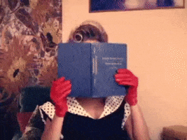 reina bey leer GIF