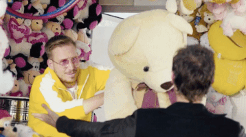 200.gif?cid=fc005b080524efba2d0794f2dd2dea7ae136184254ddaa49&rid=200.gif&ct=g