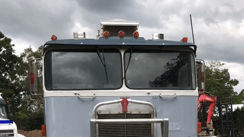 Mauries Excavations Kenworth Undercoat GIF