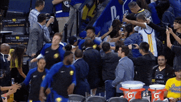 200.gif?cid=fc005b0846531e081f29fa15df15498b630c9ca77a9e94b1&rid=200.gif&ct=g