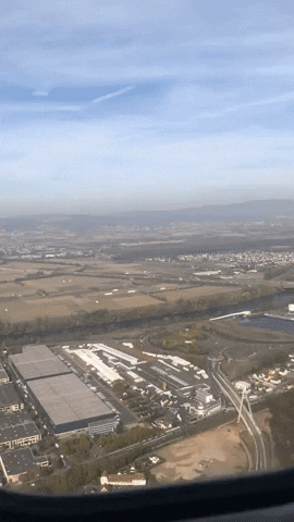 Frankfurt Airport Landing GIF - Find & Share on GIPHY
