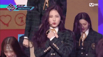 Weeekly Soojin GIF