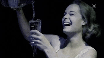 ozvegyvarsanyine  GIF