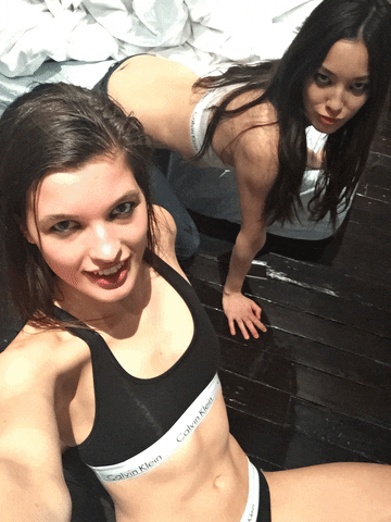 Julia Van Os GIFs - Get the best GIF on GIPHY