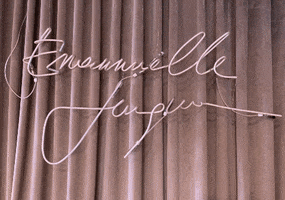 Emannuelle Junqueira GIF