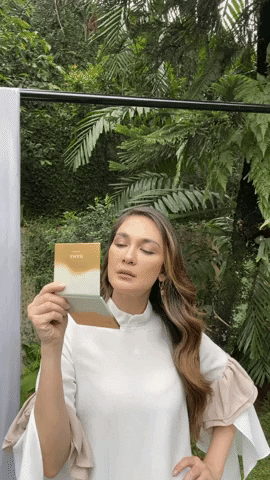Luna Maya GIF