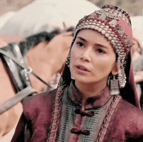 Seray Kaya GIF