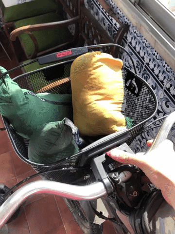 A case for bikepacking with baskets 8 Removing KlickFix basket from bike