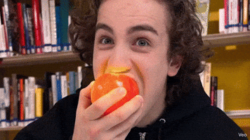 Pomme Au Gravier GIF