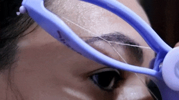 Como Depilar A Sobrancelha Com Linha Fio A Fio GIF
