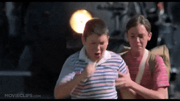 seralasvegas miedo correr tren saltar GIF