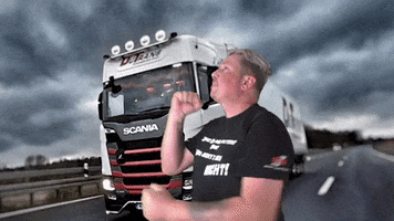 germantruckdriver youtuber tanzen lkw fahrer german truck driver GIF