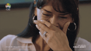 Seray Kaya GIF