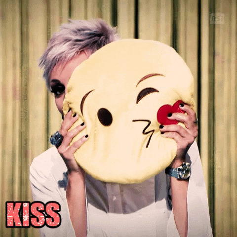 kisses GIF by Radiotelevisione svizzera (RSI)