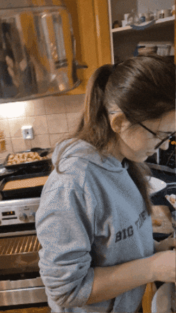 Roxynz GIF