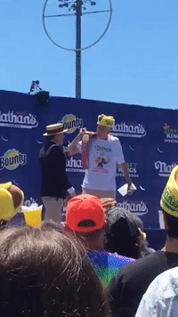 De Blasio Booed at July Fourth Hot Dog-Eating Contest