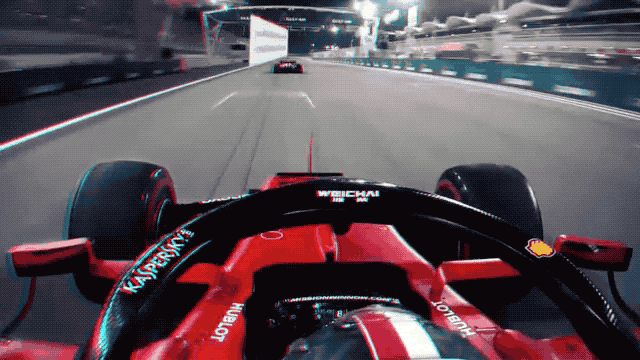 Ver a los mejores pilotos del mundo y los carros mejor diseñados desplazándose a grandes velocidades es algo que nos llena de adrenalina.