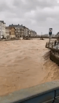 River Level Rises in French City as Region on Red Alert for Flooding