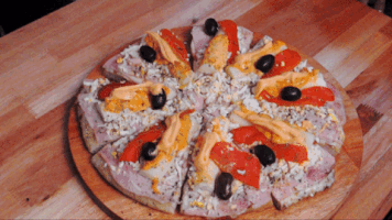 cnelmortimer pizza 1 uno posadas GIF