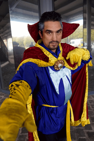 Docteur Strange Doctor Stephen Cosplay Comics Con Marvel 2017 De Paris GIF