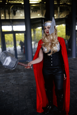 Thor Mjolnir Qui Tourne Marvel Comics Comics Con De Paris 2017 GIF