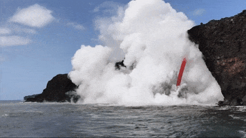 explosion hawai GIF by BFMTV