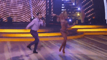 mira quien baila baile GIF by Univision Entretenimiento