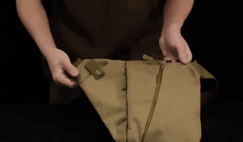 Mochila bandolera en uso diario