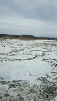 Huge Chunks of Ice Clog Des Moines River