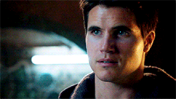 robbie amell GIF