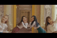 Loona Yyxy Yves GIF