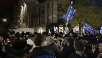 Trump Supporters Join Protests in Brooklyn Orthodox Jewish Neighborhood Over Virus Crackdown