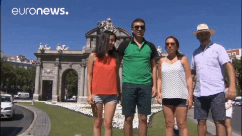 happy tourists GIF by euronews