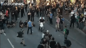 euronews hamburg g20 pizza man GIF