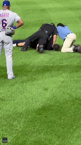 Mets Outfielder Watches Calmly as Security Wrestles Field Invader