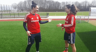 Happy Champions League GIF by FC Bayern Women
