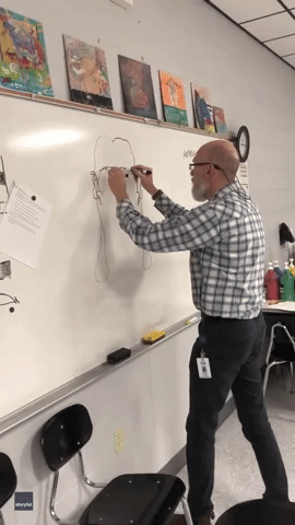 Teacher Impresses Students With Continuous Drawing