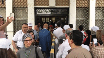 Thousands of Egyptians Line Up to Vote Outside Embassy in Kuwait