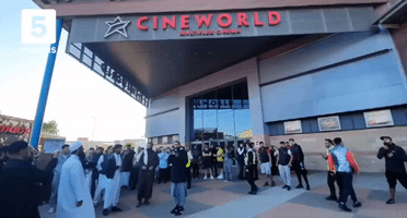 Muslim Demonstrators Gather Outside English Cinema to Protest Screening of 'Anti-Sunni' Film