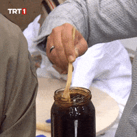 Gift Eat GIF by TRT