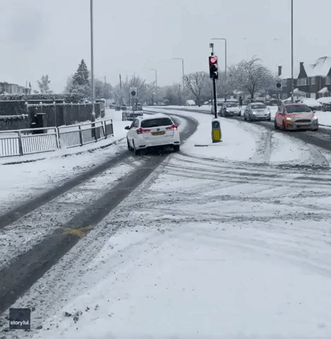 '6 Accidents in 15 Minutes': Snowy London Intersection Vexes Drivers